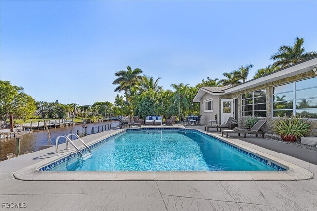 Building Photo - 2823 SE 18th Ave