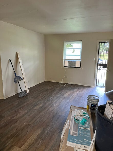 Building Photo - 704 Hopkins St