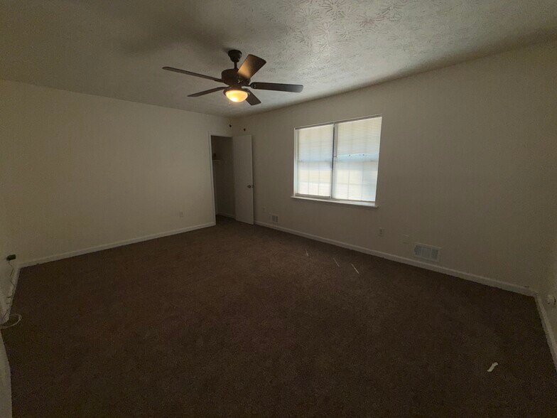 Building Photo - 5954 Stonewall Dr