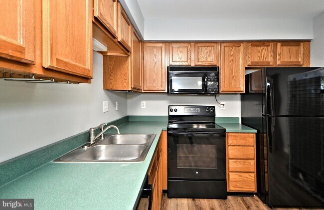 Building Photo - 3435 Westview Dr