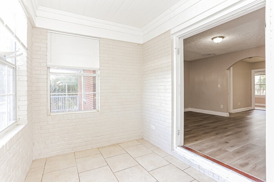 Building Photo - 6514 N Pearl St