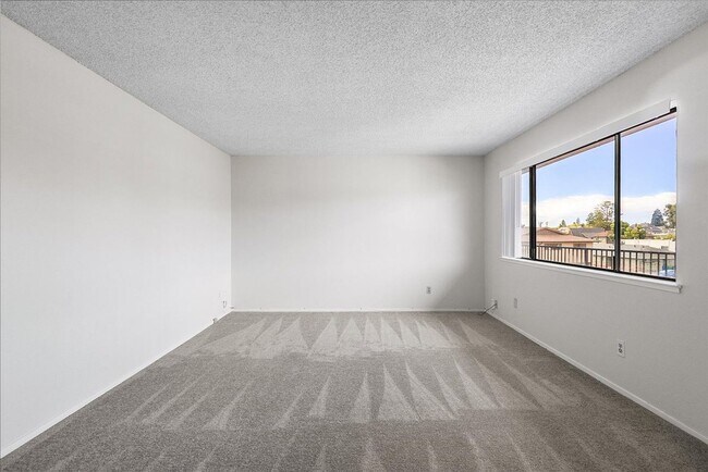 Building Photo - 2228 Lincoln Ave