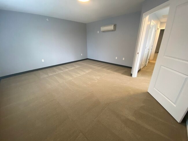 Building Photo - 27 E Ridge Dr