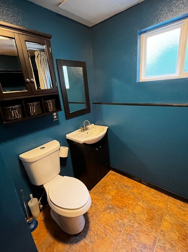 Building Photo - Excellent location at an affordable price!