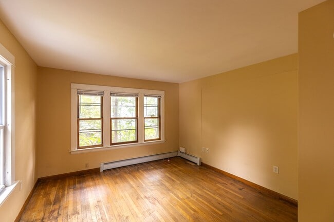 Building Photo - 4 Bedroom Single Family Cape