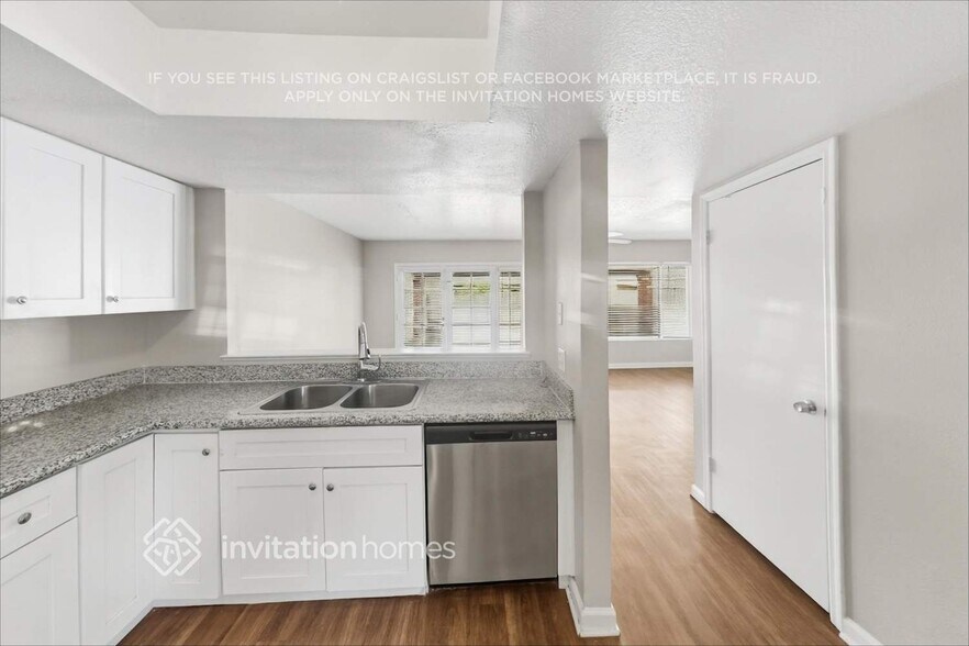 Building Photo - 14244 N 49th Dr