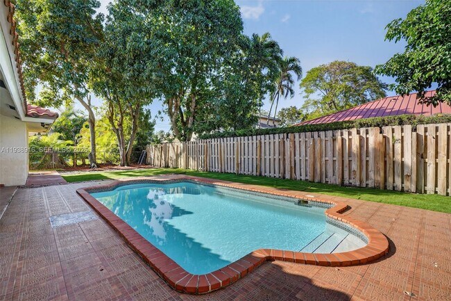 Building Photo - 14300 SW 152nd Pl