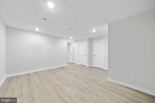 Building Photo - 258 Talucci Dr
