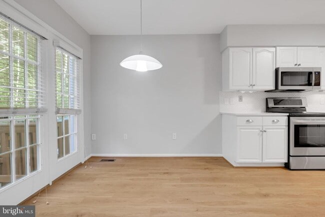 Building Photo - 7267 Olde Lantern Way