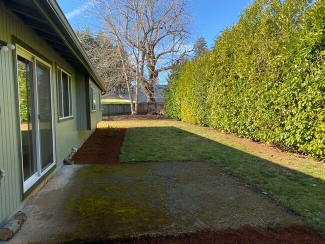 Building Photo - Cul-de-Sac Comfort Meets South Salem Charm