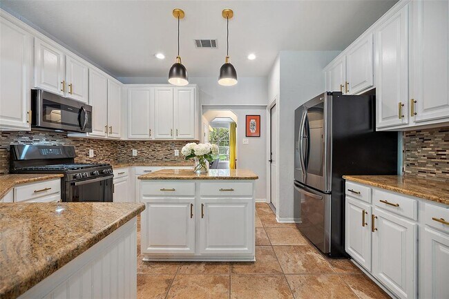 Building Photo - 6915 Gentle Oak Dr