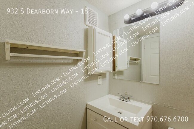 Building Photo - 932 S Dearborn Way