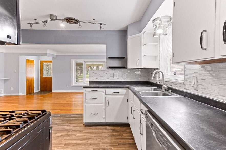 Building Photo - 25346 Fairway Dr