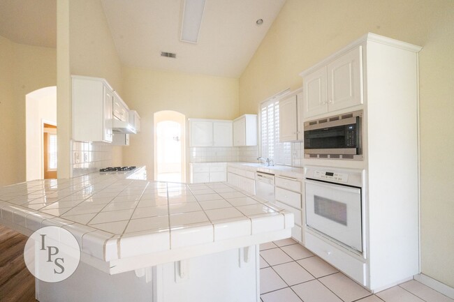 Building Photo - NorthWest Fresno Home, 3BR/2BA, Built 1998...