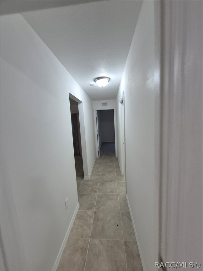 Building Photo - 1213 W Sorrento Dr