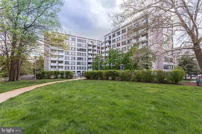 Building Photo - 4501 Arlington Blvd