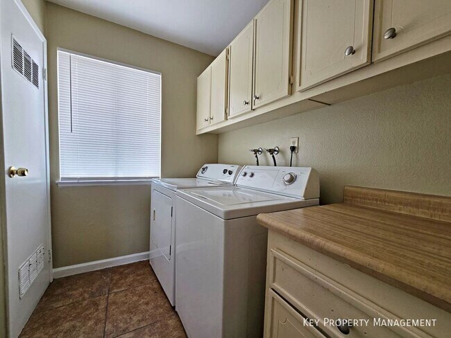 Building Photo - 5357 Del Gado Dr