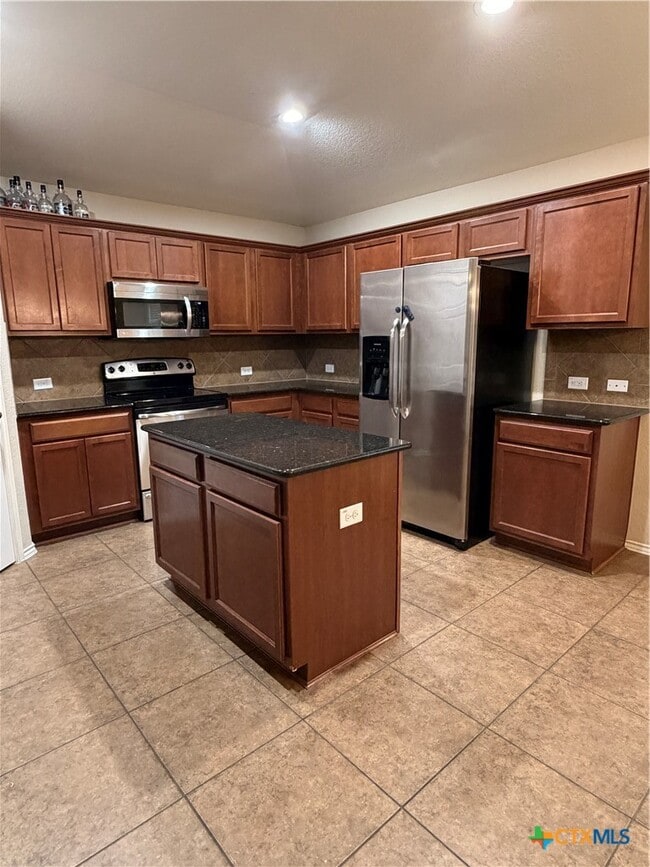 Building Photo - 647 Tom Kemp Dr