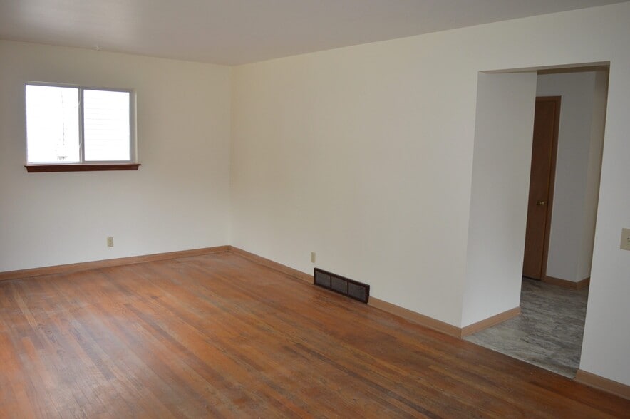 Building Photo - 149 Leon St