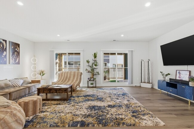 Building Photo - 2528 -B Verona Pl