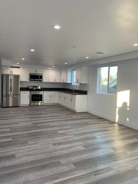 Building Photo - 789 E 41st Pl