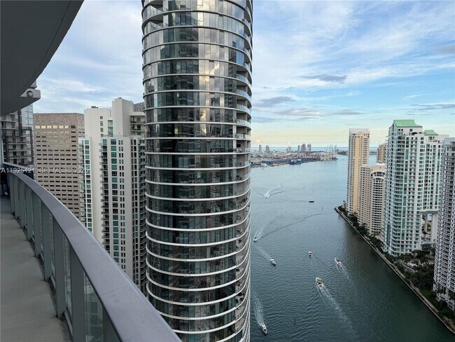 Building Photo - 200 Biscayne Blvd Way