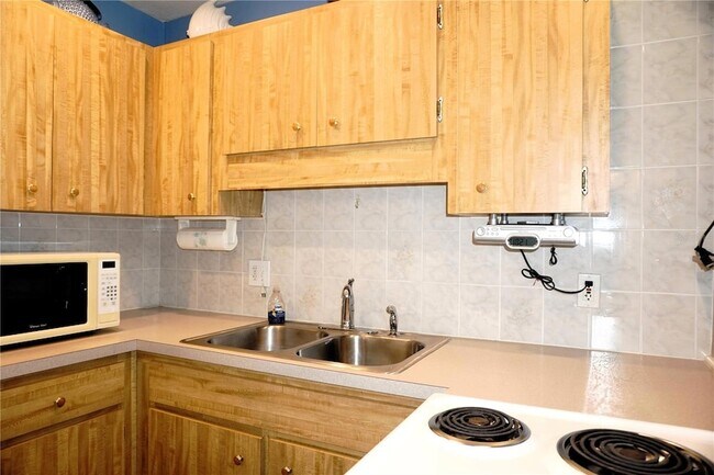 Building Photo - 4330 Tahitian Gardens Cir