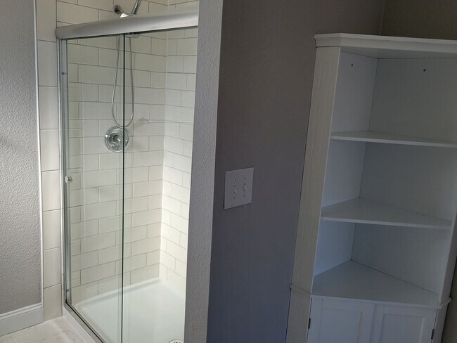Building Photo - Beautiful Remodeled 4 Bedroom in Sparks