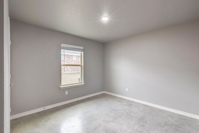 Building Photo - 1733 Dryden Ave