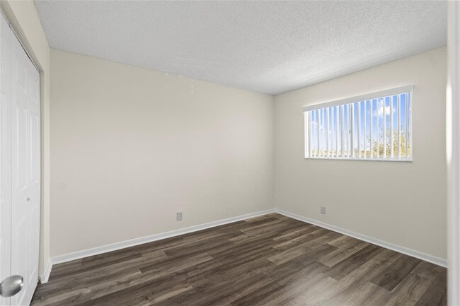 Building Photo - 2226 N Cypress Bend Dr