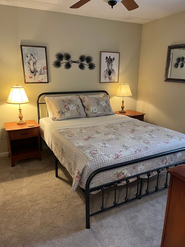 QUEEN BED IN GUEST ROOM - 1243 Carriage Dr