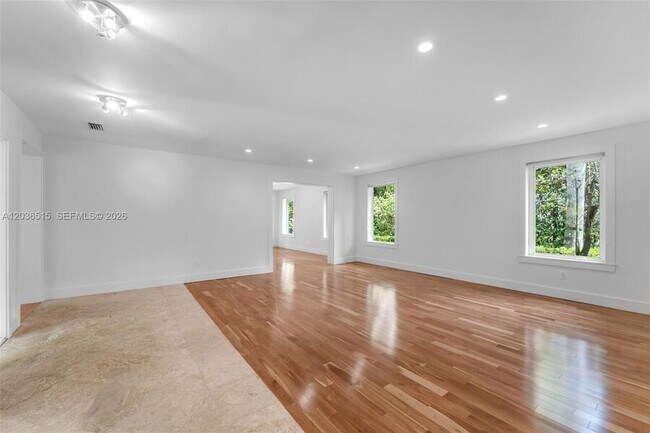 Building Photo - 7711 SW 47th Ave-