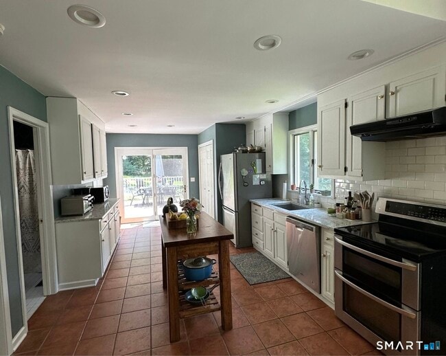 Building Photo - 11 Orchard Hill Rd