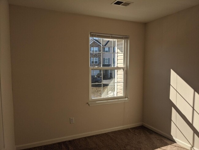 Building Photo - 3 Bedroom Townhouse For Rent in Charming Waynesboro, PA