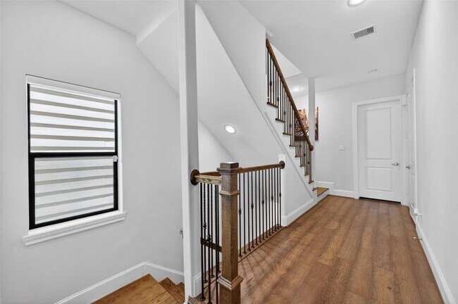 Building Photo - 4744 Aftonshire Dr