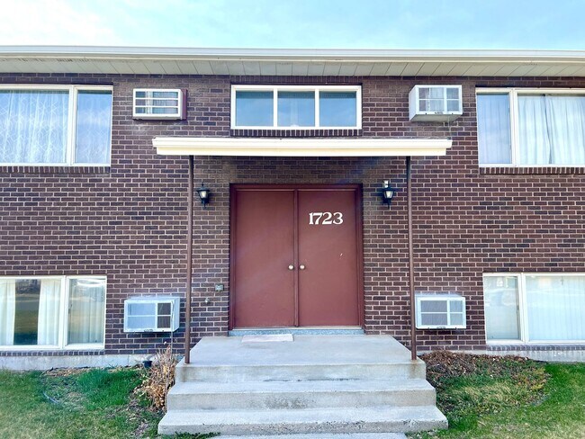 Building Photo - 1723 Hudson St