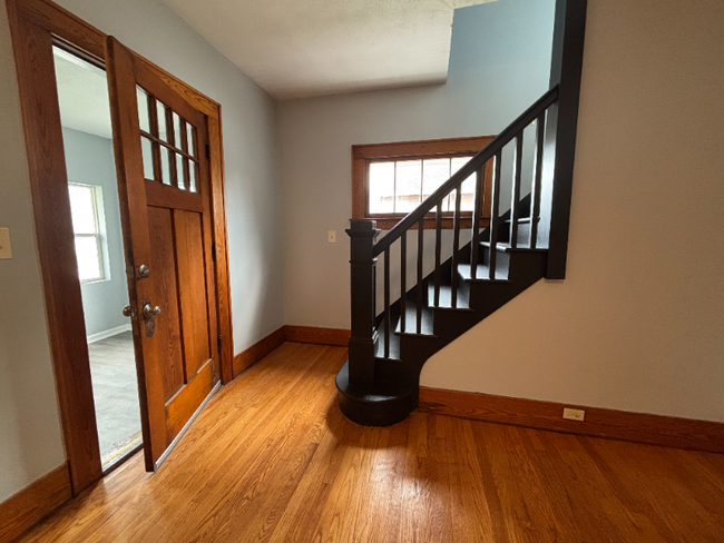 Building Photo - 356 S Edwards Ave
