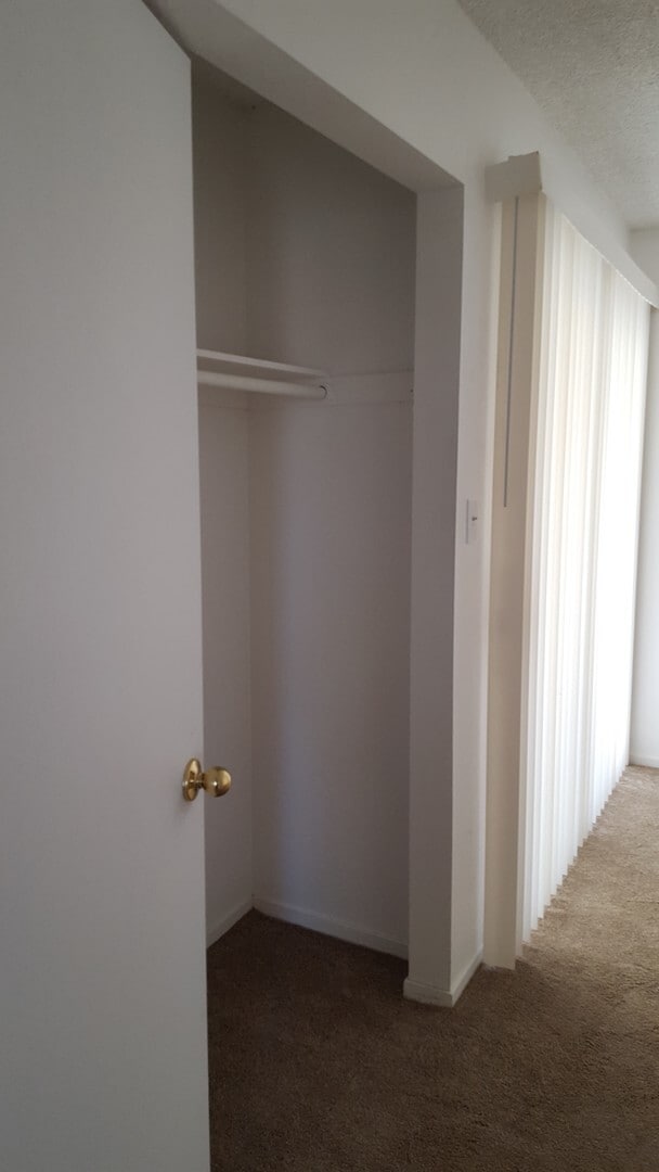 Building Photo - Single story 2 bedroom home.