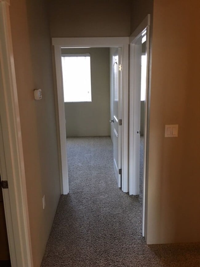Building Photo - 3 LEVEL CONDO W/ UPGRADES, GARAGE/ FENCED ...