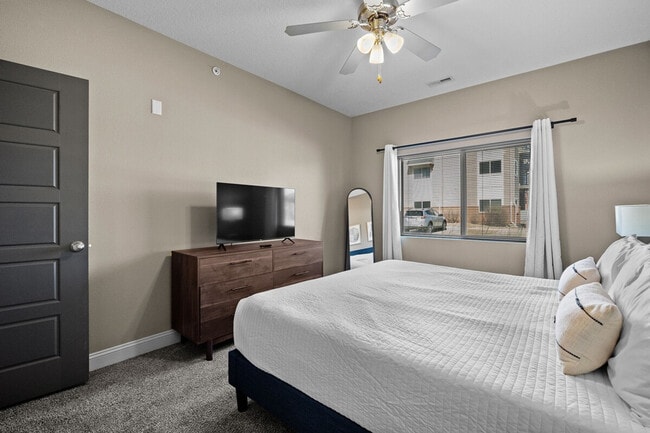 Building Photo - 8350 Cascade Ave