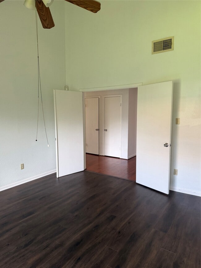 Building Photo - 2926 Colony Dr