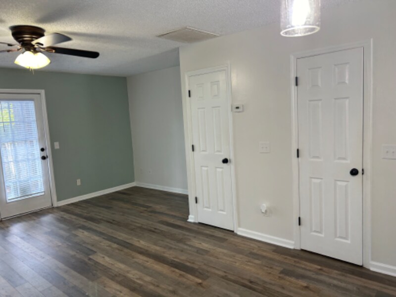 Building Photo - 5050 Lamppost Cir