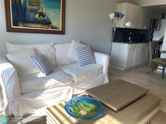 Building Photo - 6000 N Ocean Blvd