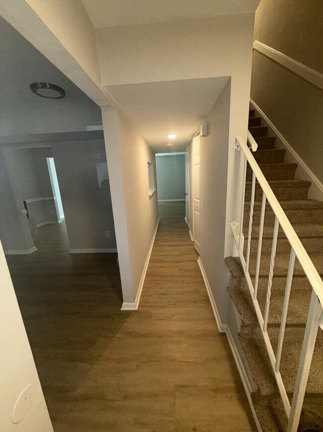 Building Photo - 5627 Banbury Ct