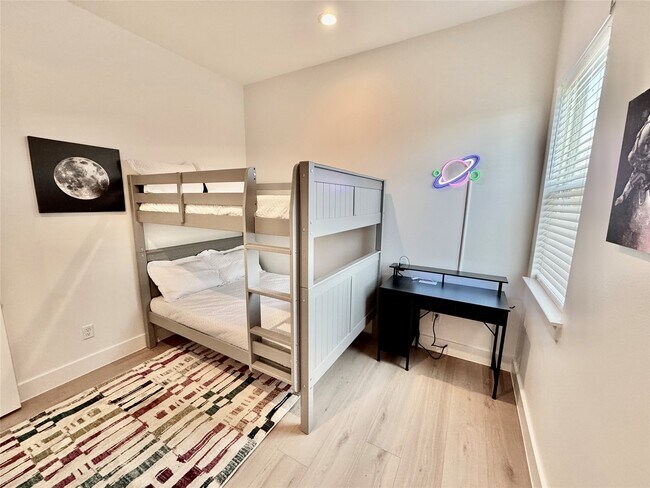 Building Photo - 4014 Hutchins St