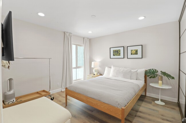 Building Photo - 4610 Park Granada