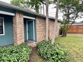 Building Photo - 115 Waller St