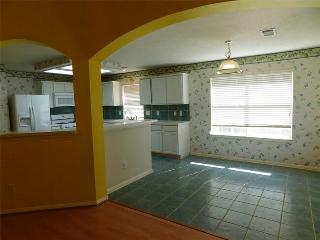 Building Photo - 3702 Heritage Colony Dr