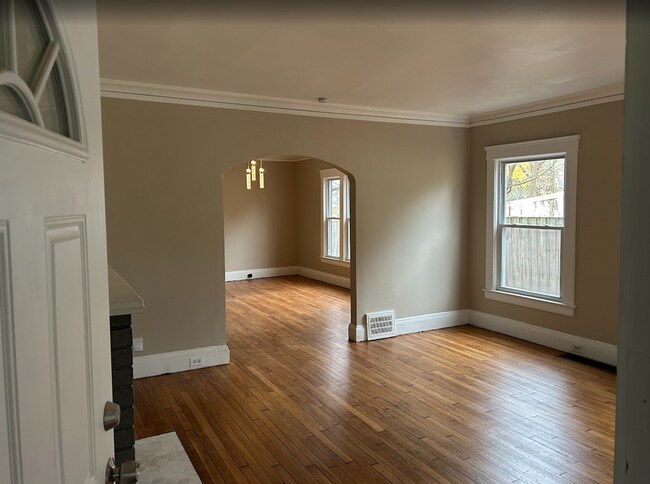 Building Photo - 3235-3257 Oak Rd