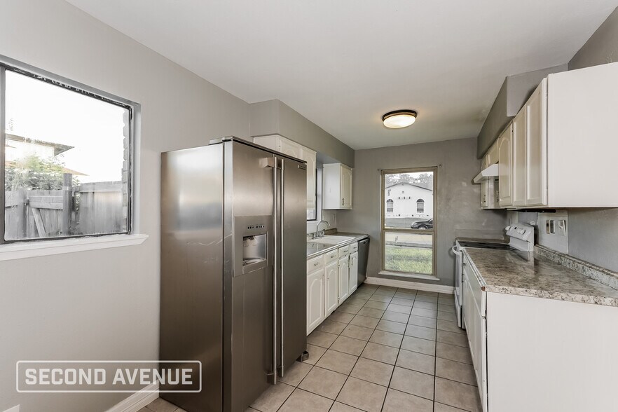 Building Photo - 7525 Ashcrest Ln